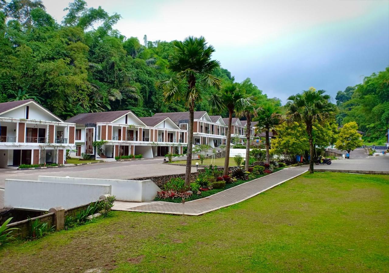 Zuri Resort Cipanas Puncak Ngoại thất bức ảnh